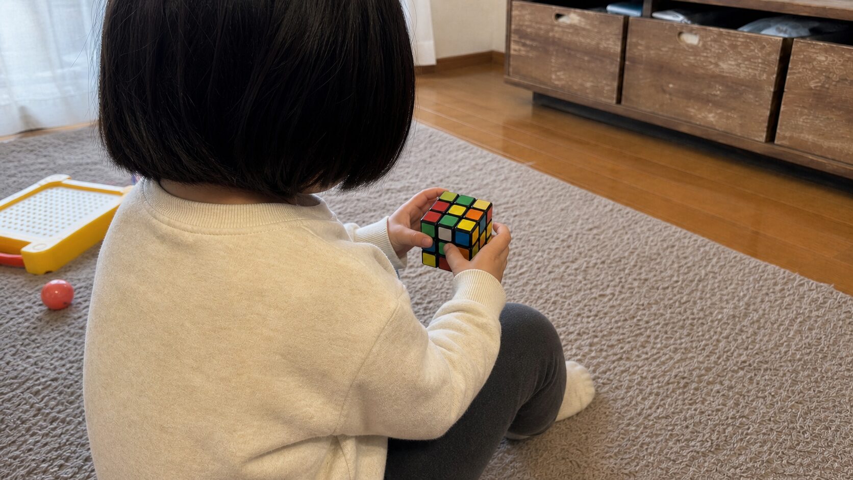 自閉症の子の記憶力と空間認識を刺激するマジックキューブ