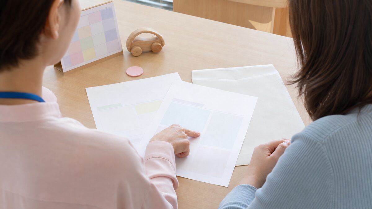 診断前の子どもの療育利用について自治体窓口で相談する保護者